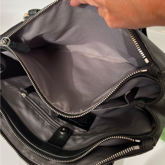 Coach Peyton Leather Jordan Double Zip Carryall Shoulder Bag Black F25669 - Picture 6 of 16